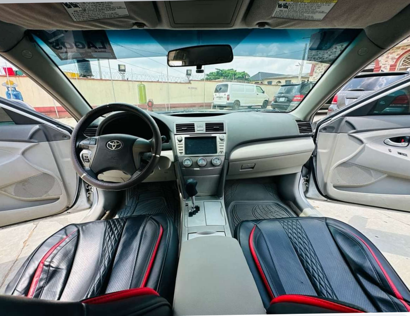 Thumbnail 4 of 2011 Toyota Camry LE